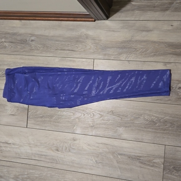 Calia set periwinkle with shimmer tiger stripes. Both size medium - Picture 3 of 3